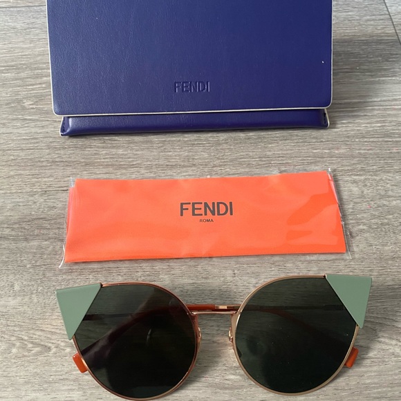 FENDI Cateye(LEI SQUARE SUNGLASSES) FF0191S000A955 - Picture 3 of 15